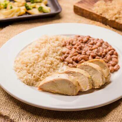 1- frango grelhado – lemon pepper + arroz integral + feijão