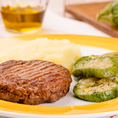 6 – hambúrguer de carne + purê de batata + abobrinha italiana