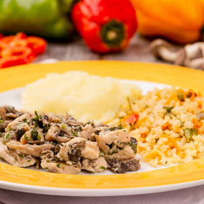 11 – frango com shimeji + arroz integral à grega + purê de batata