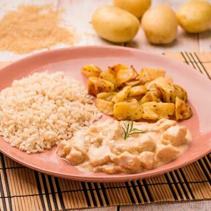 12 – strogonoff light de frango + arroz integral + batata sautee 12 – strogonoff light de frango + arroz integral + batata sautee