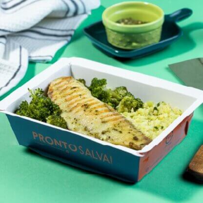 marmita – st petter grelhado com ervas finas + arroz de couve flor + brócolis – low carb